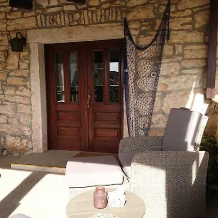 Stone House Near Rovinj Bubani